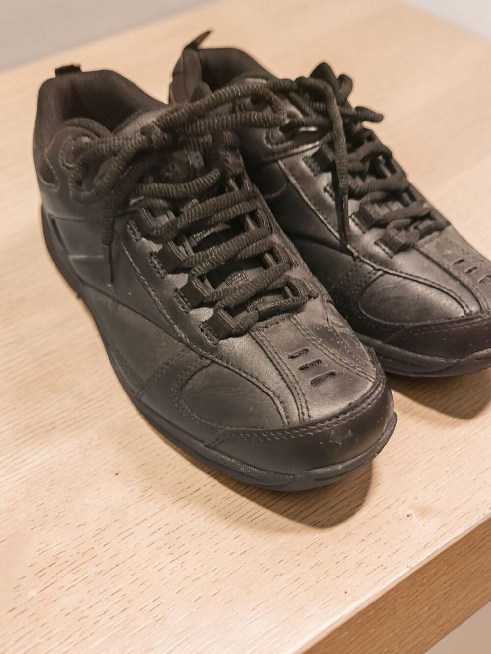Reebok Work RB100 Men's Size 9.5M Black Leather Slip Resistant Work Shoes